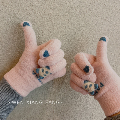Gyermek téli kesztyű hímzéssel és panda felirattal négy színben