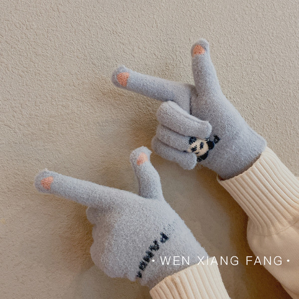 Vaikiškos žieminės pirštinės su siuvinėjimu ir keturių spalvų pandos užrašu