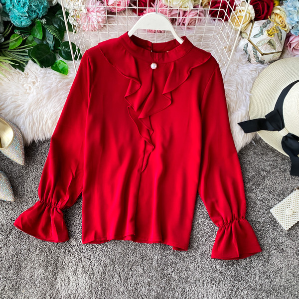 Moodne pikkade varrukate ja ovaalse kaelusega naiste särk erinevates värvides