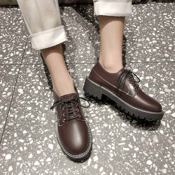 Дамски ежедневни обувки от еко кожа с равна подметка  в черен  и кафяв цвят 