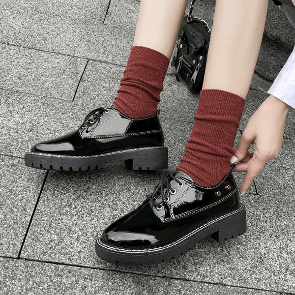 Дамски ежедневни обувки от еко кожа с равна подметка  в черен  и кафяв цвят 