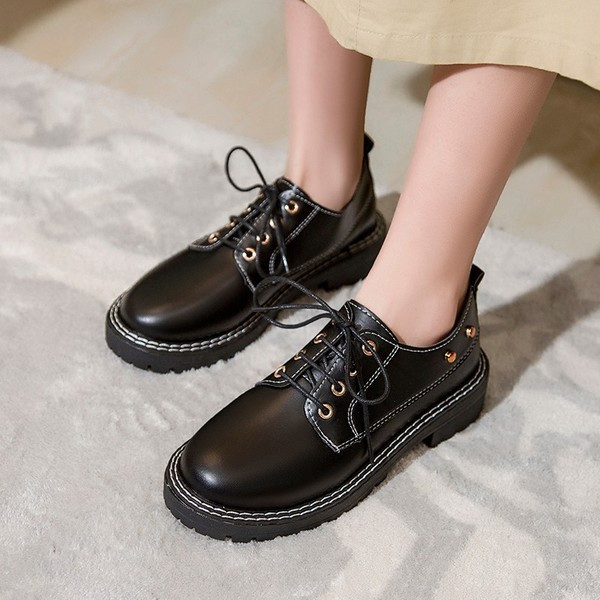 Дамски ежедневни обувки от еко кожа с равна подметка  в черен  и кафяв цвят 