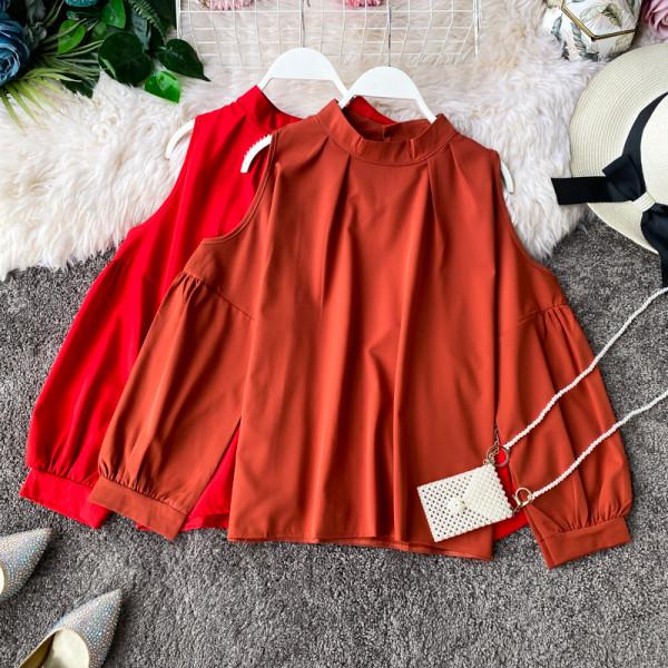 Moodne paljaste õlgade ja ovaalse kaelusega naiste särk mitmes värvitoonis