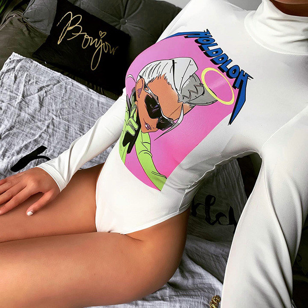 Ежедневно дамско боди с дълъг ръкав, висока яка и цветна апликация в бял цвят