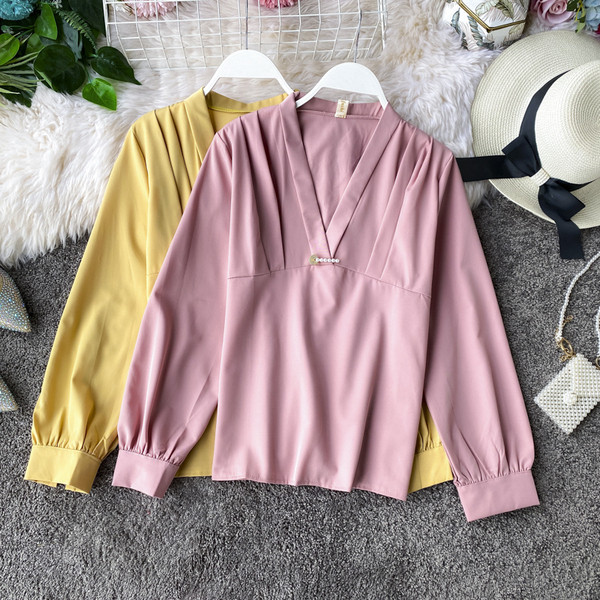 Модерна дамска риза с шпиц деколте и дълъг ръкав 