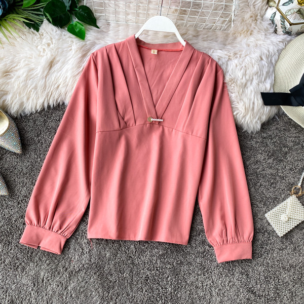 Модерна дамска риза с шпиц деколте и дълъг ръкав 