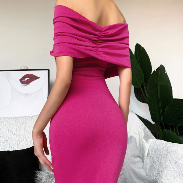 Стилна дамска рокля Slim модел с голи рамене в розов цвят