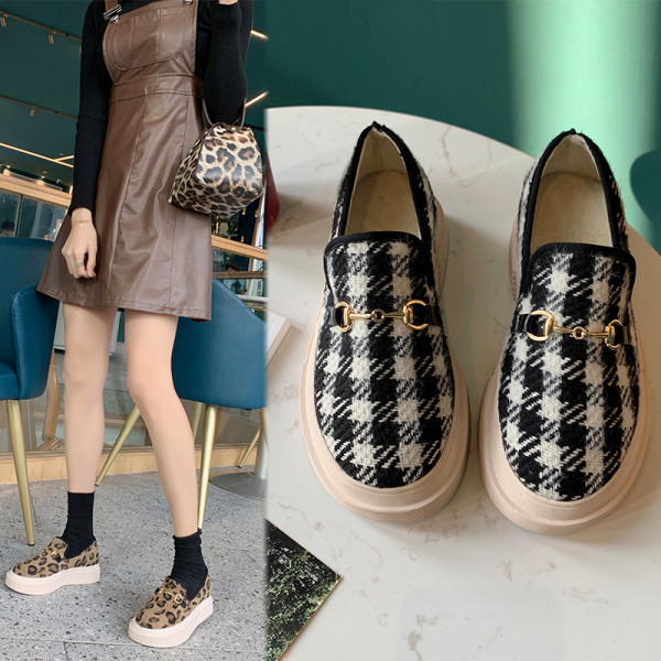 Дамски ежедневни обувки с равна подметка с животинки десен в няколко разцветки 