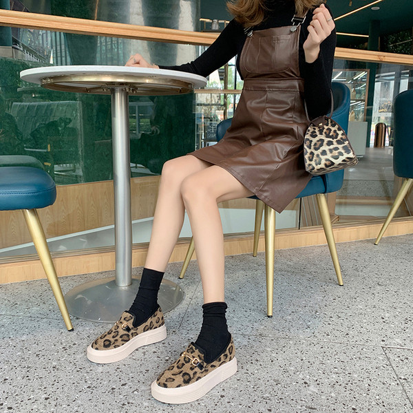 Дамски ежедневни обувки с равна подметка с животинки десен в няколко разцветки 