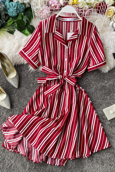 Модерна дамска раирана рокля с къс ръкав и копчета в четири цвята