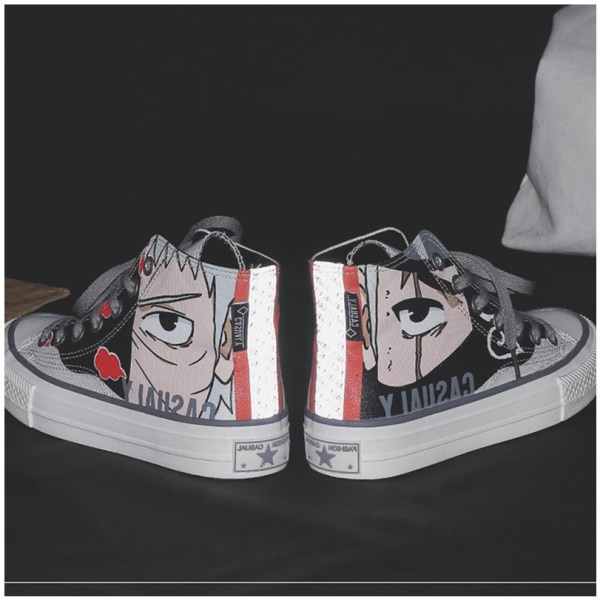 Дамски ежедневни текстилни кецове с равна подметка и връзки в бял цвят с апликация