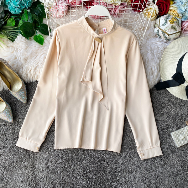 Модерна дамска риза с овално деколте и дълъг ръкав 