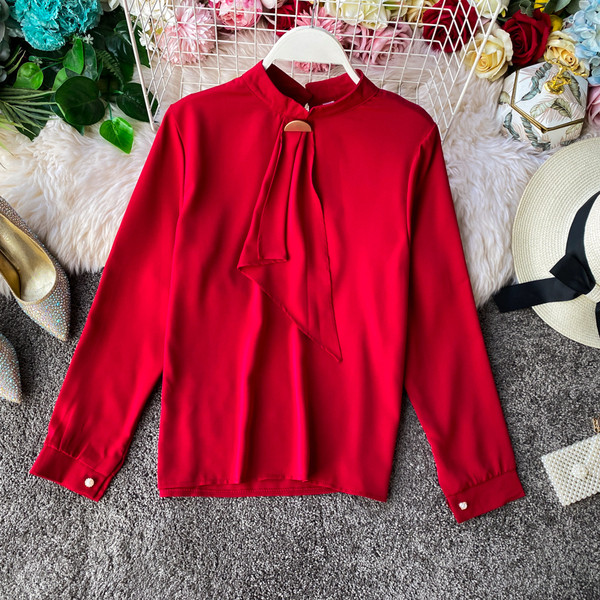 Модерна дамска риза с овално деколте и дълъг ръкав 