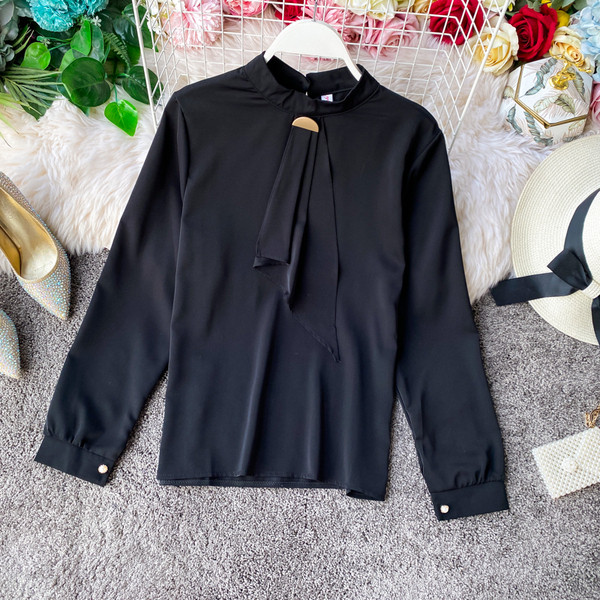 Модерна дамска риза с овално деколте и дълъг ръкав 