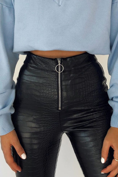 Модерен дамски кожен панталон с висока талия и цип в черен цвят