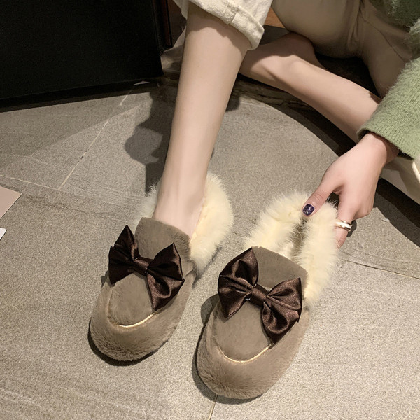 Ежедневни дамски обувки с панделка и пух в черен и бежов цвят 