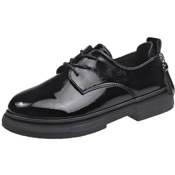 Дамски ежедневни обувки от еко кожа в черен и бял цвят 