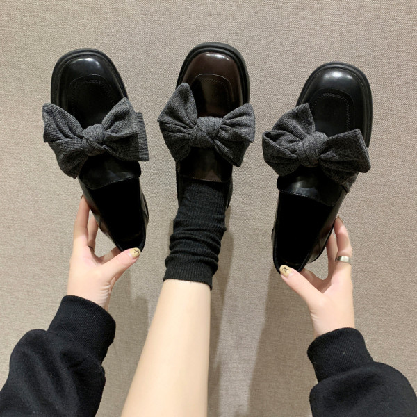 Кожени дамски ежедневни обувки с панделка в черен и кафяв цвят 