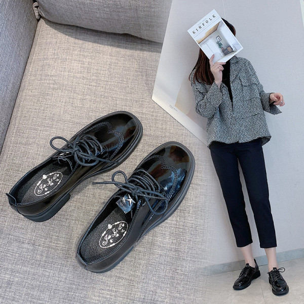 Модерни дамски обувки с равна подметка  от еко велур в черен цвят 