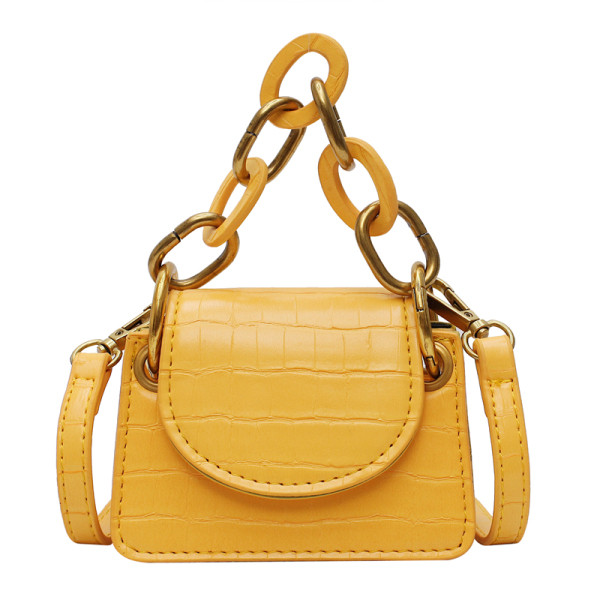 Малка дамска чанта за рамо с метален елемент в шест цвята 