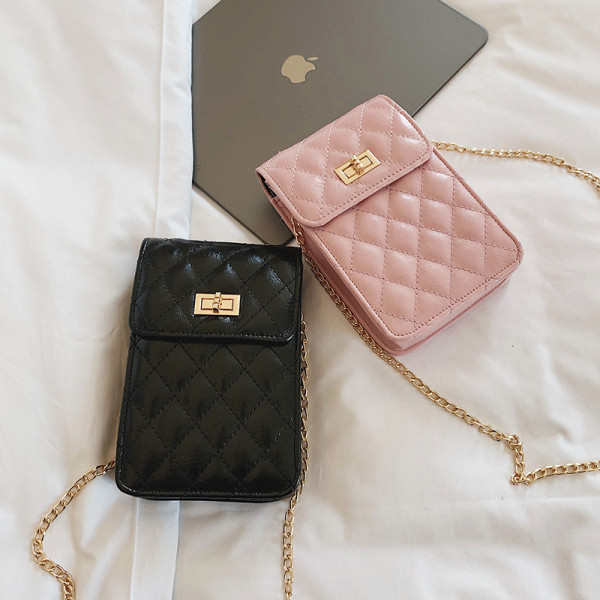 Модерна дамска чанта в правоъгълна форма с дълга верижка за рамо в четири цвята