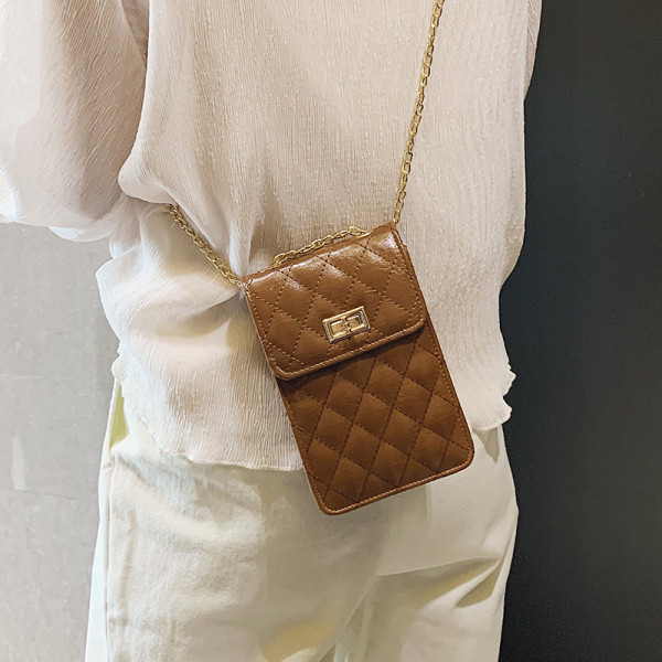 Модерна дамска чанта в правоъгълна форма с дълга верижка за рамо в четири цвята