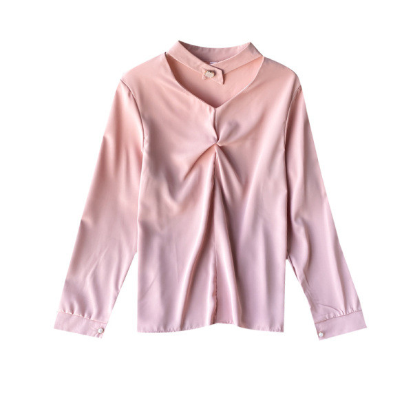 Mitmes värvitoonis spitsikaelusega ja pikkade varrukatega naiste särk