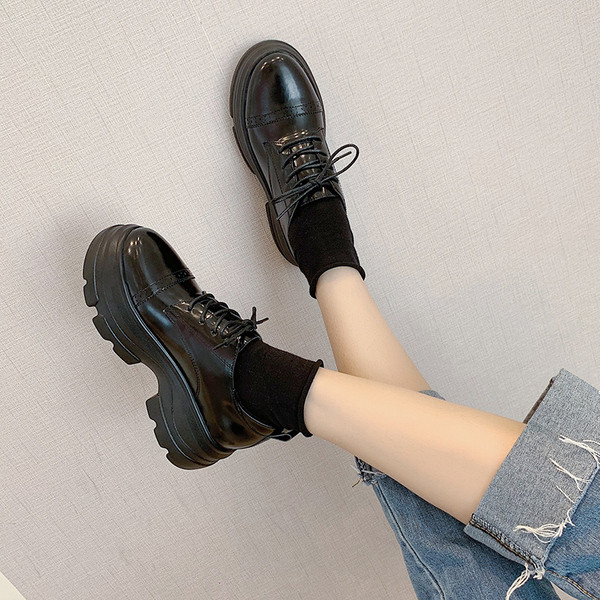 Γυναικεία καθημερινά παπούτσια από οικολογικό δέρμα σε πλατφόρμα σε μαύρο χρώμα