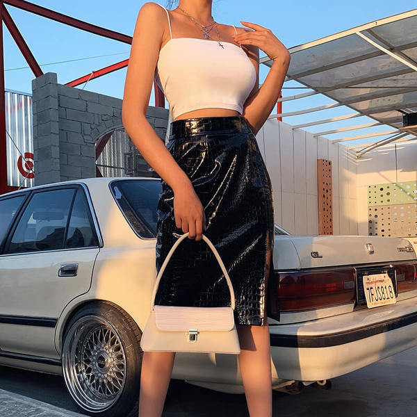 Moodne naiste krokodillinahka imiteeriv kõrge vöökoha ja musta lõhikuga seelik