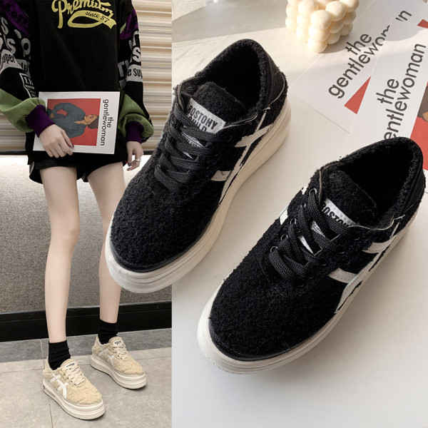 Γυναικεία αθλητικά παπούτσια με επίπεδη σόλα σε μαύρο και μπεζ χρώμα