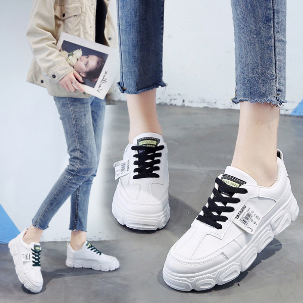 Γυναικεία αθλητικά παπούτσια οικολογικά δερμάτινα με ίσια σόλα σε λευκό χρώμα