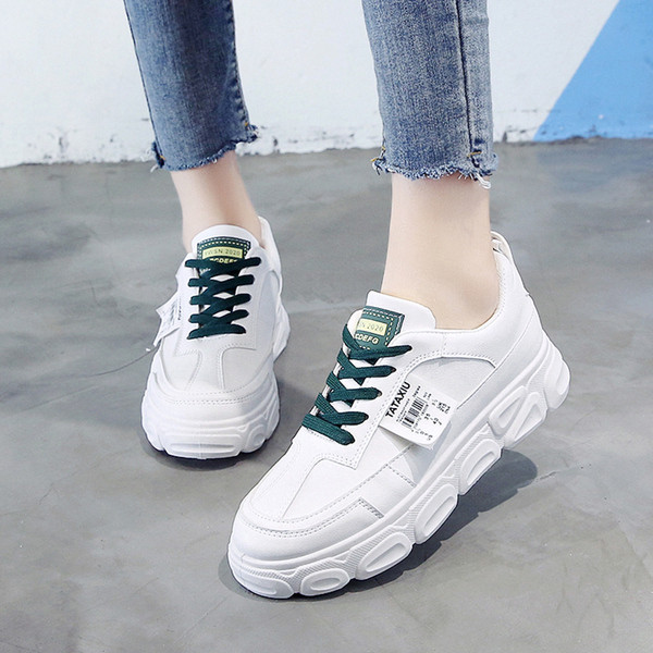 Γυναικεία αθλητικά παπούτσια οικολογικά δερμάτινα με ίσια σόλα σε λευκό χρώμα