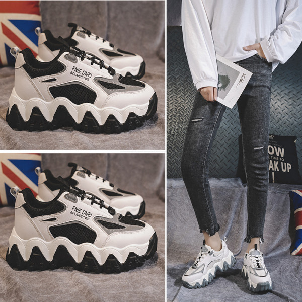 Γυναικεία αθλητικά παπούτσια με σκληρή σόλα σε γκρι και μαύρο χρώμα