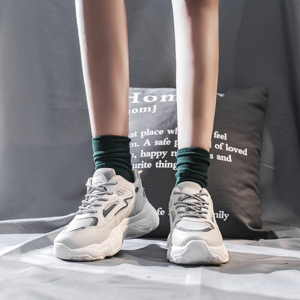 Γυναικεία αθλητικά παπούτσια casual με σκληρή σόλα σε άσπρο και μαύρο χρώμα