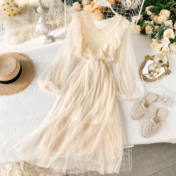 Κομψό γυναικείο πλισέ φόρεμα από δαντέλα με μακριά μανίκια