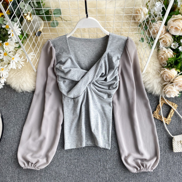 Κομψή γυναικεία μπλούζα με φαρδιά μανίκια και V-neck