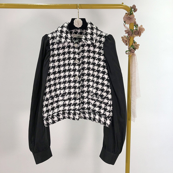 Lühike klassikalise krae ja pikkade varrukatega tviidjakk