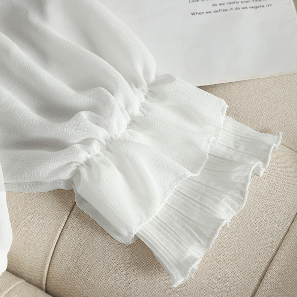 Κομψή γυναικεία μπλούζα με λαιμόκοψη V, δεσμούς και στοιχεία δαντέλας