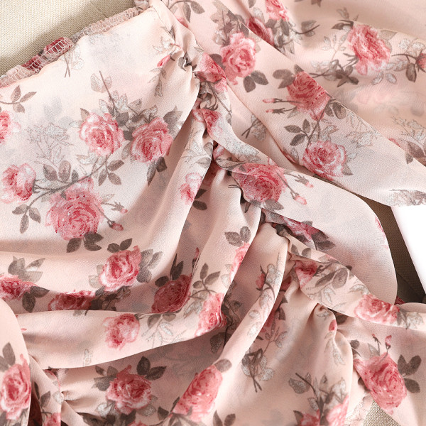 Moodne lillelise trükiga ja allakäinud varrukatega naiste pluus