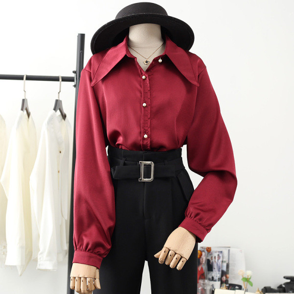 Klassikalise krae ja pikkade varrukatega naiste särk – uus mudel