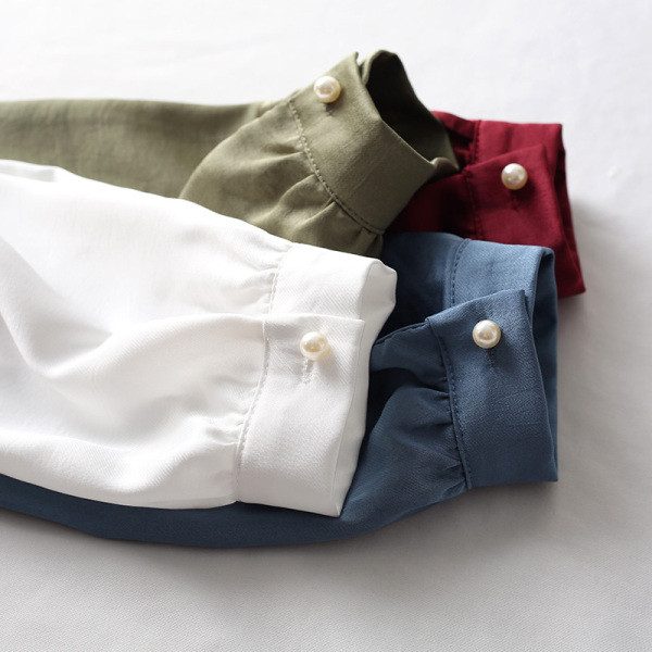 Klassikalise krae ja pikkade varrukatega naiste särk – uus mudel