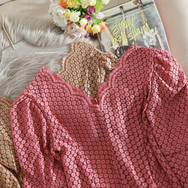 Κοντομάνικη γυναικεία μπλούζα με στυλ ρετρό με λαιμόκοψη V