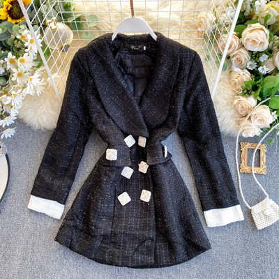 Стилно дамско сако с двуредно закопчаване в черен цвят