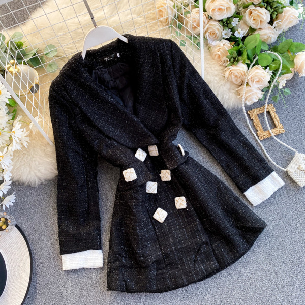 Stiilne musta värvi kaherealise kinnitusega naiste jope