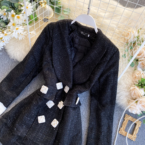 Stiilne musta värvi kaherealise kinnitusega naiste jope