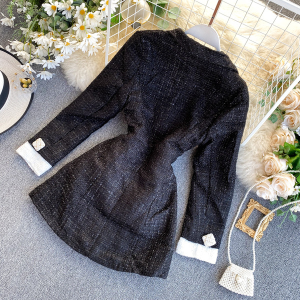 Stiilne musta värvi kaherealise kinnitusega naiste jope