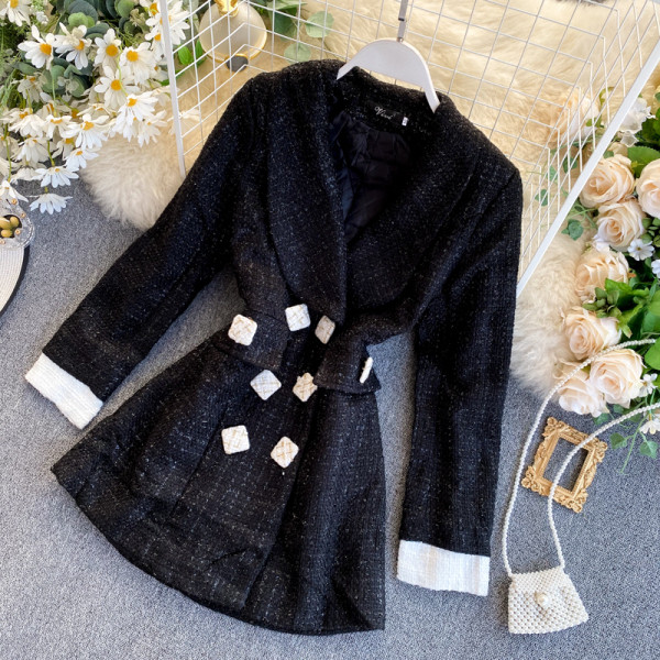 Stiilne musta värvi kaherealise kinnitusega naiste jope