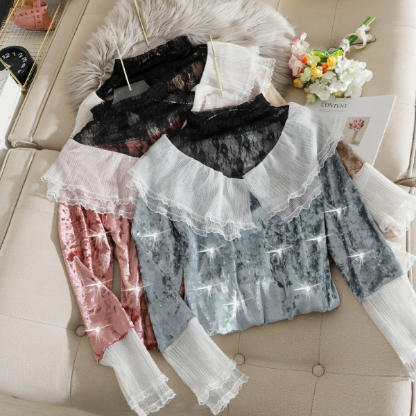 Γυναικεία  βελούδινη μπλούζα με δαντελωτά μανίκια και λαιμόκοψη