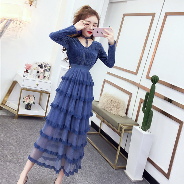 Μοντέρνο γυναικείο φόρεμα με τούλι και V-neck