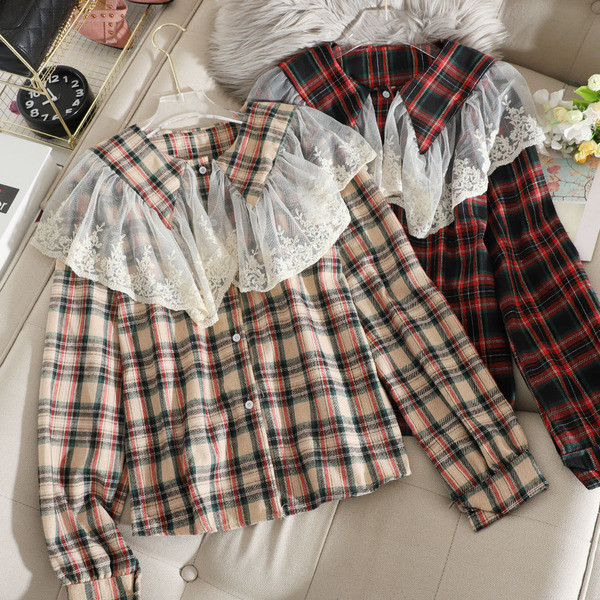 Ruuduline naiste särk klassikalise krae ja pitsiga